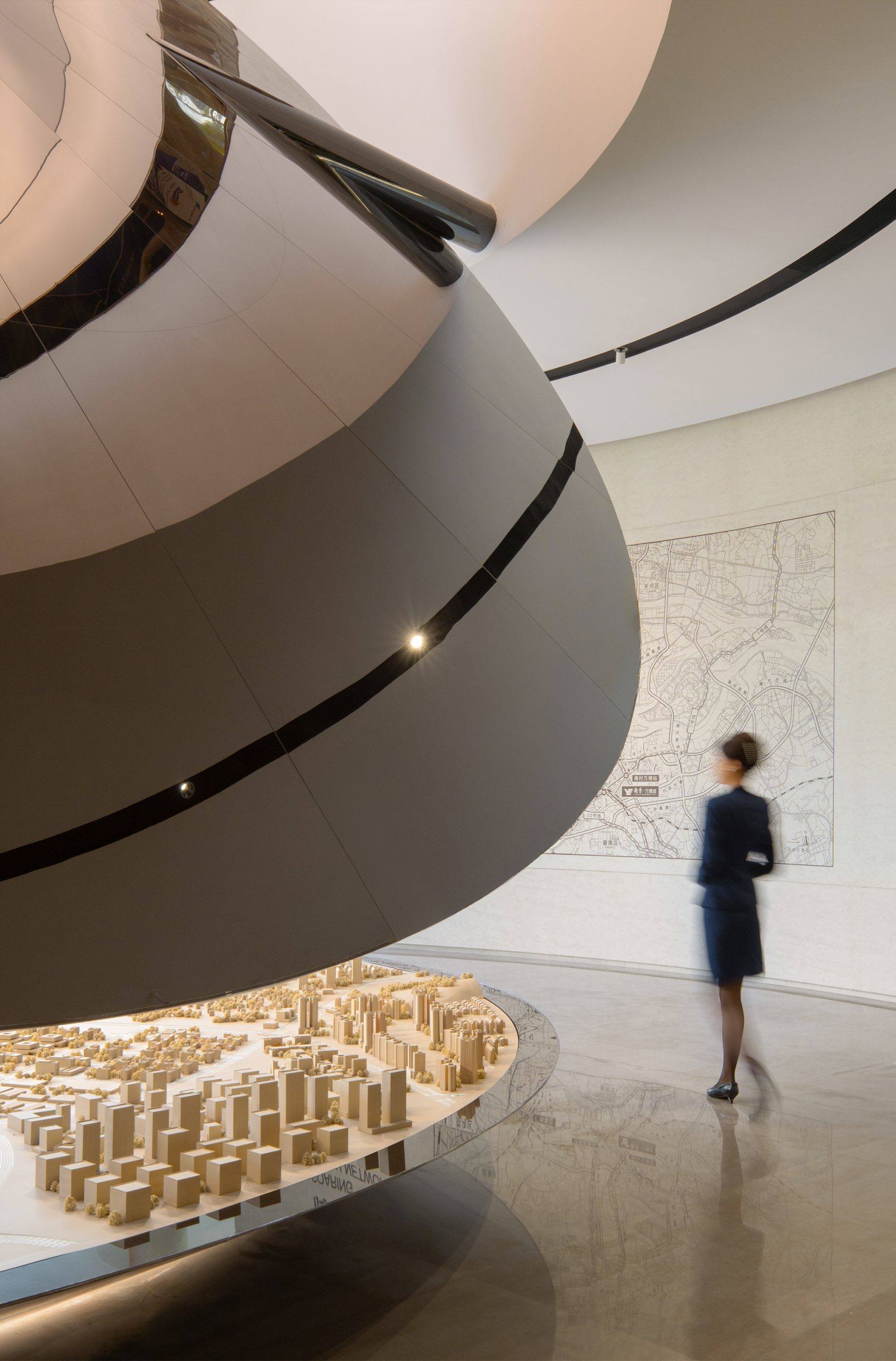 广州，万博之眼：万博片区城市展览馆改造设计 / Pills Architects