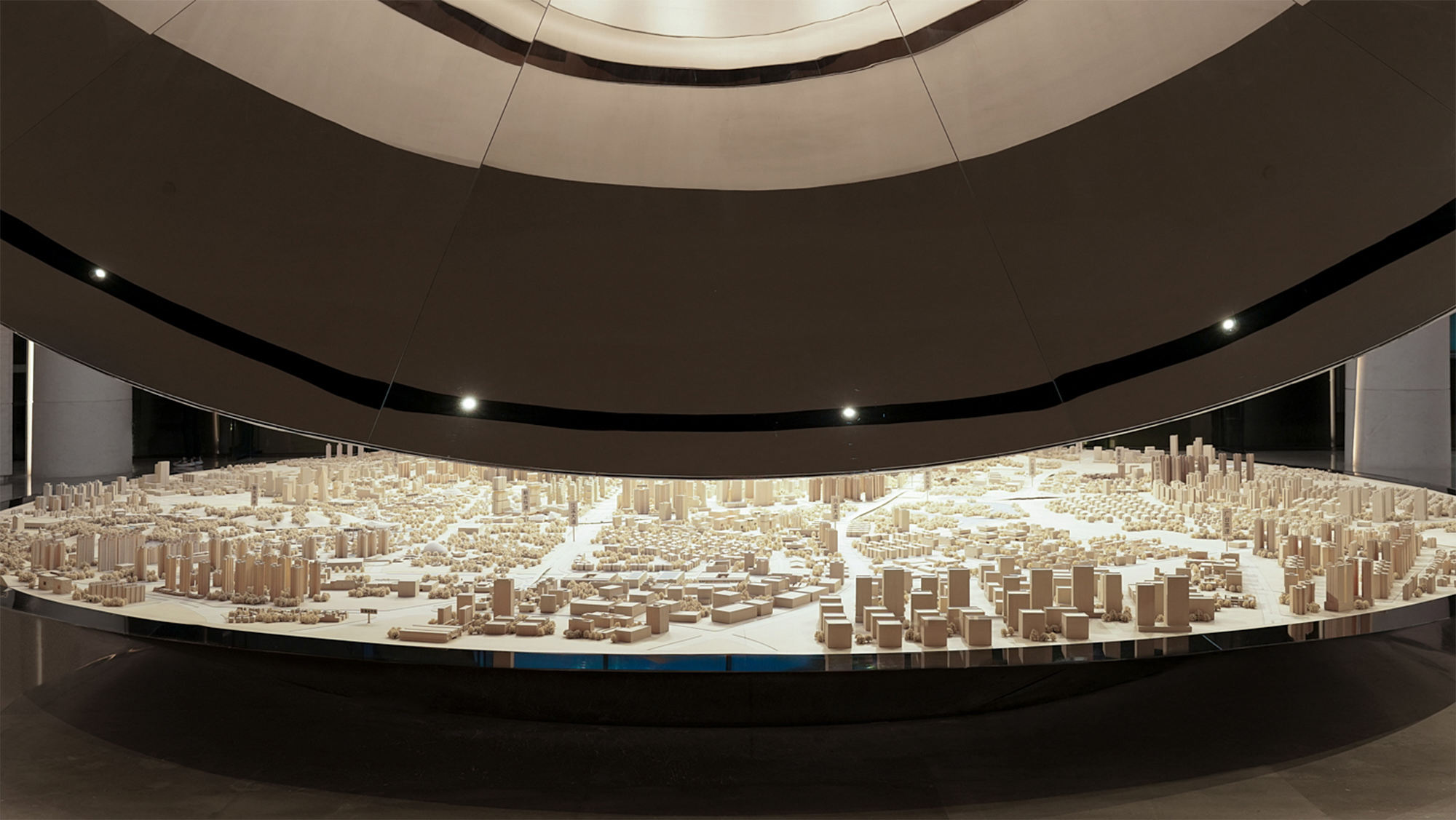 广州，万博之眼：万博片区城市展览馆改造设计 / Pills Architects