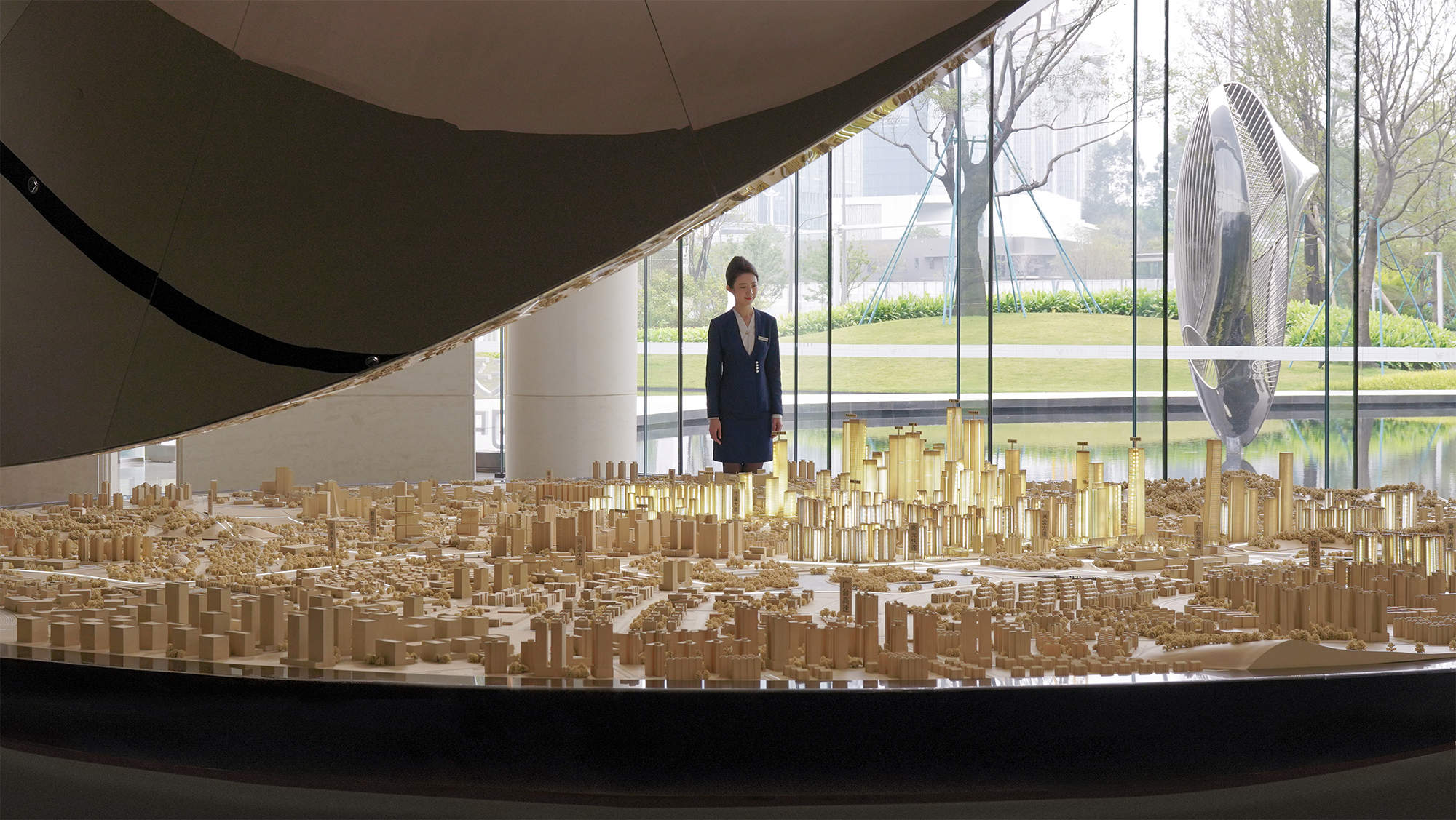 广州，万博之眼：万博片区城市展览馆改造设计 / Pills Architects