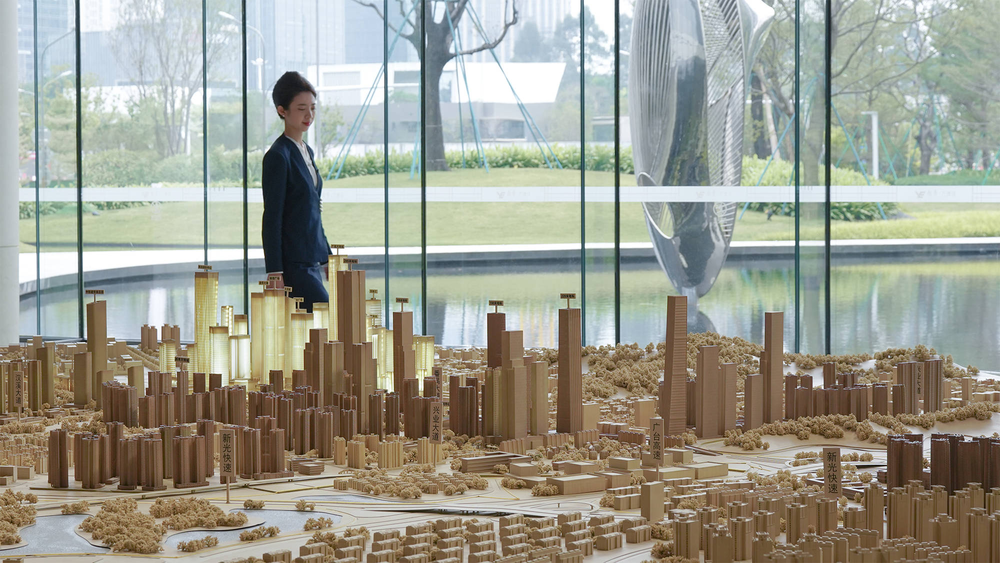 广州，万博之眼：万博片区城市展览馆改造设计 / Pills Architects