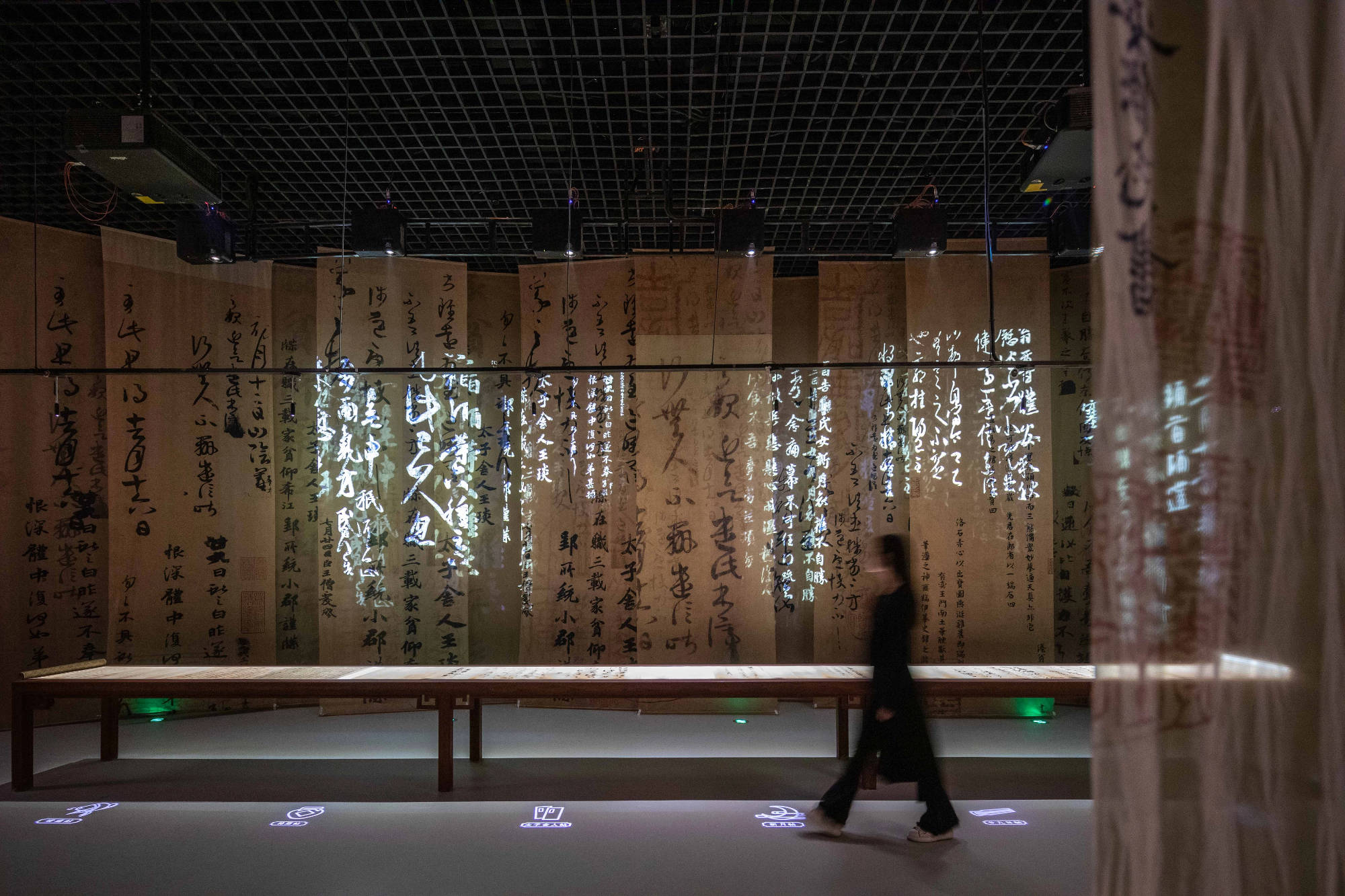 “东方智美”国宝数字体验展 / 某集体ART+TECH、央视纪录、济南华侨城、君看文化、 CCTV《国家宝藏》视觉团队