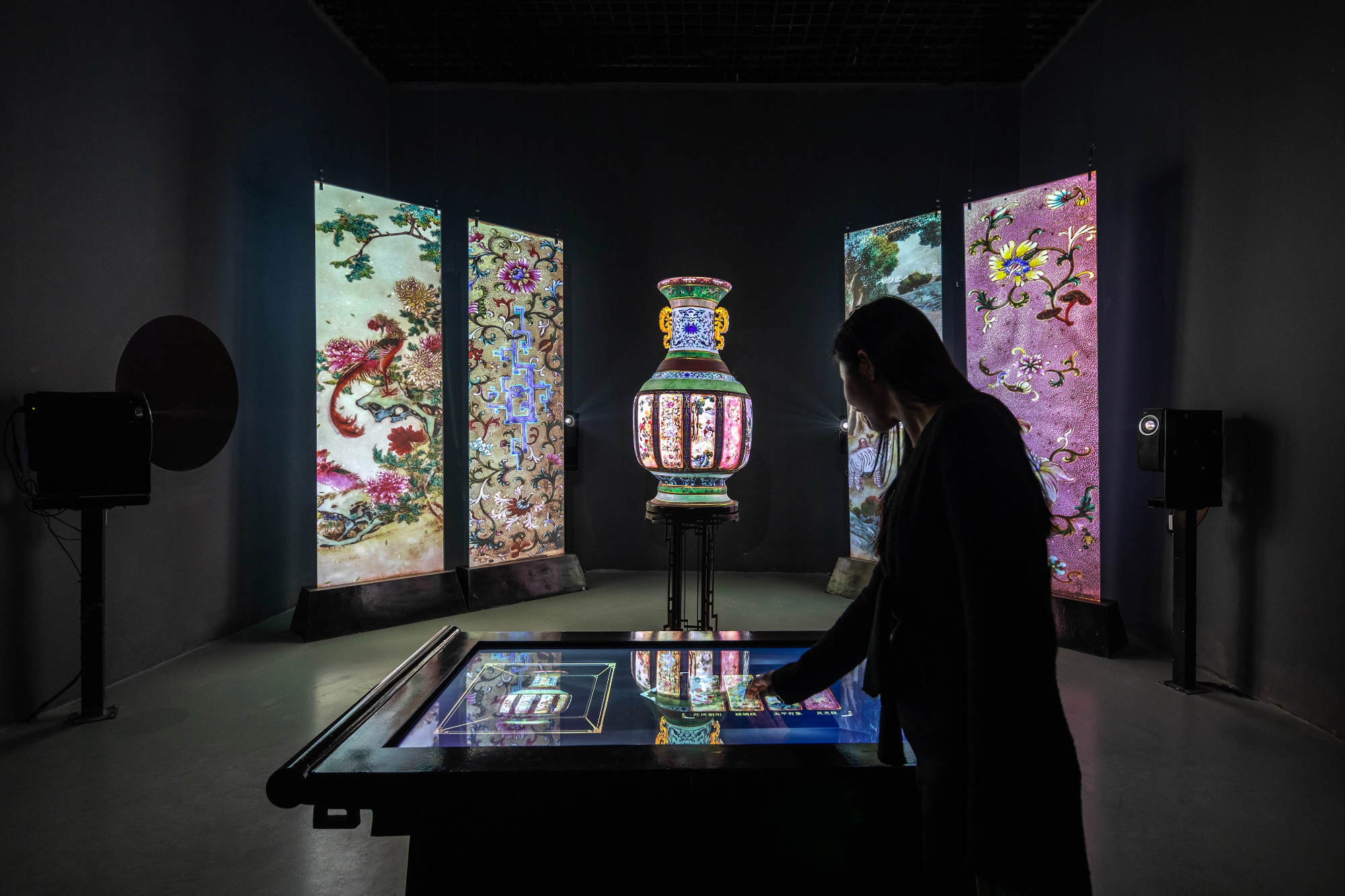 “东方智美”国宝数字体验展 / 某集体ART+TECH、央视纪录、济南华侨城、君看文化、 CCTV《国家宝藏》视觉团队