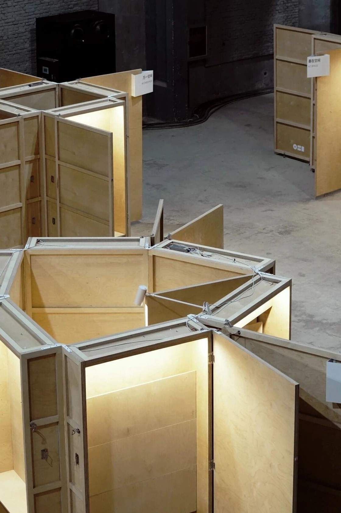 ART021 BEIJING “珍宝阁" 特别展览展柜系统设计 / Pills Architects