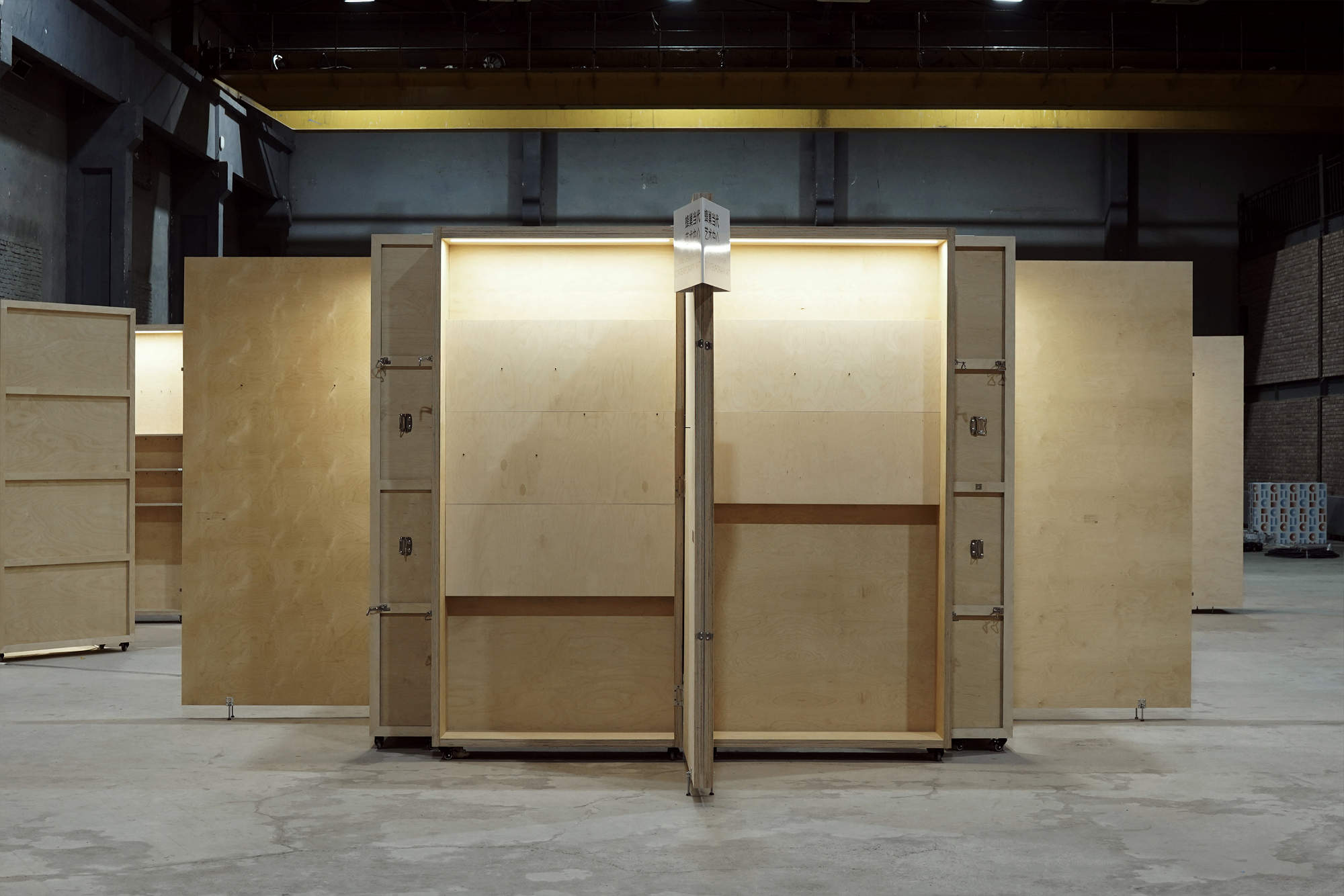 ART021 BEIJING “珍宝阁" 特别展览展柜系统设计 / Pills Architects