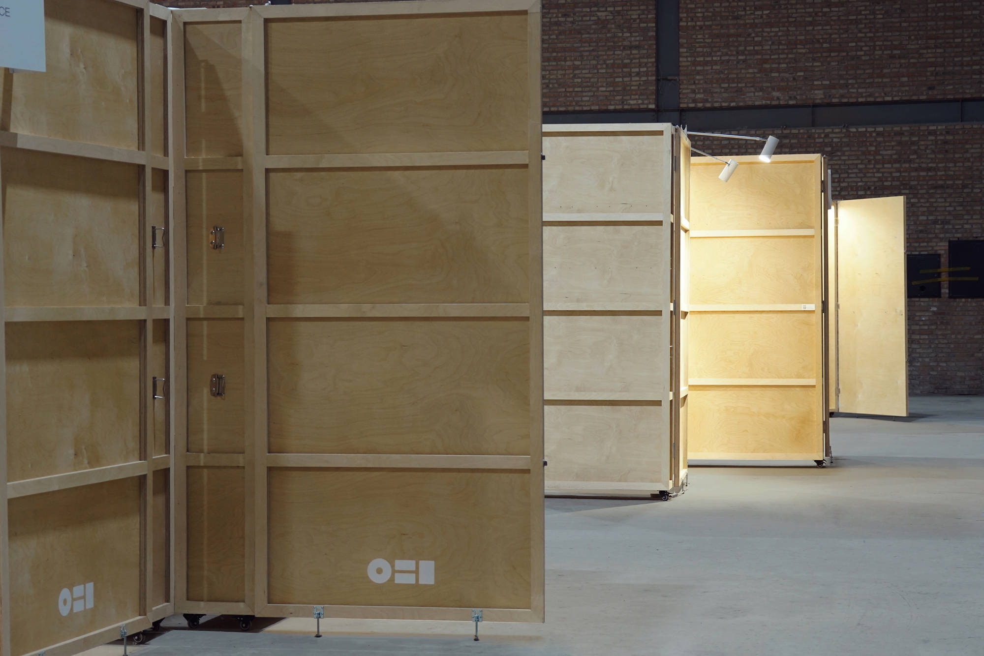 ART021 BEIJING “珍宝阁" 特别展览展柜系统设计 / Pills Architects