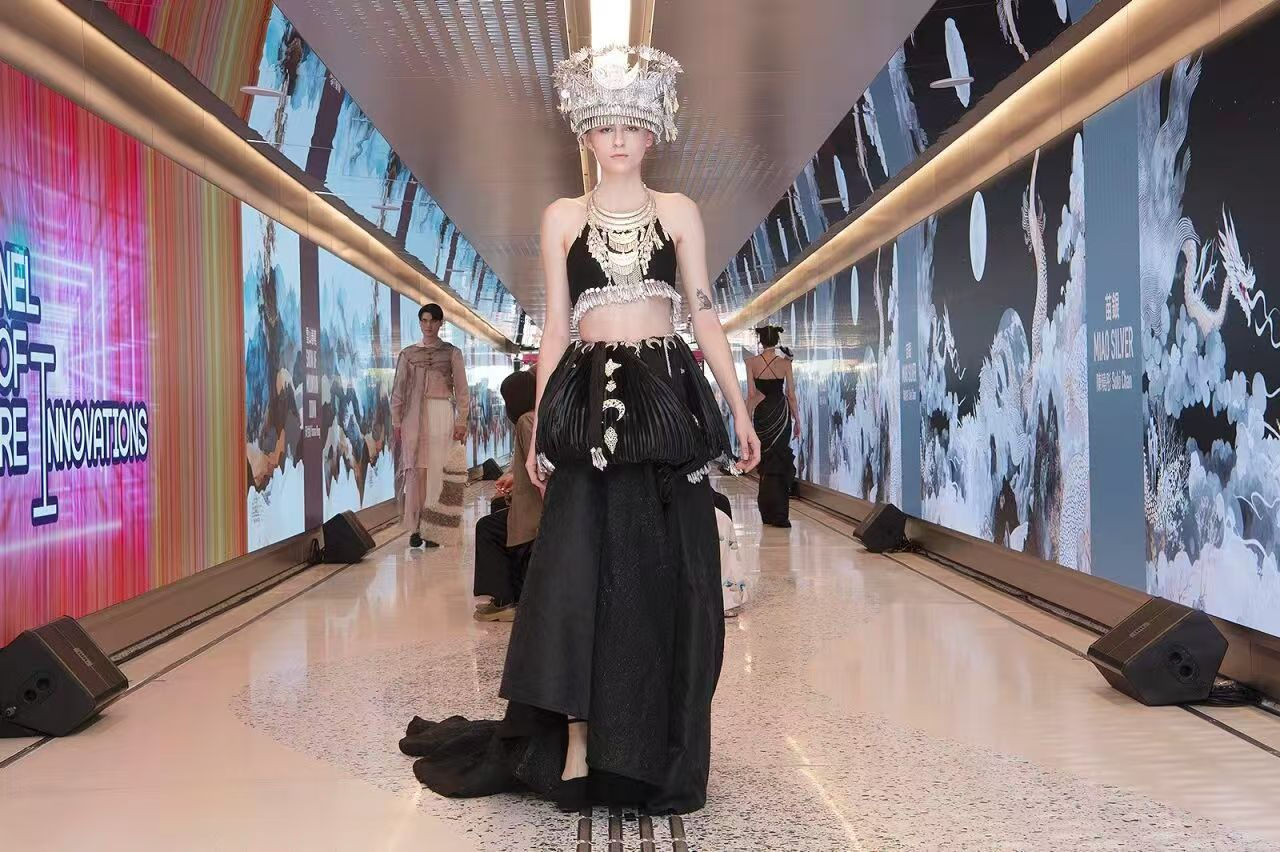 香港城市大学明日创新隧道数字体验 / MOTSE墨子