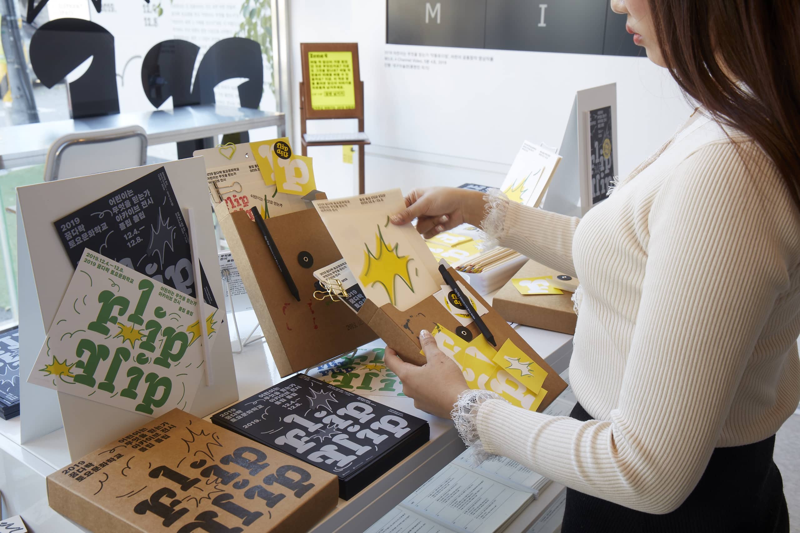 翻转视角：如何为 787 位孩子的“奇思妙想”建立视觉逻辑？ / Rebel9