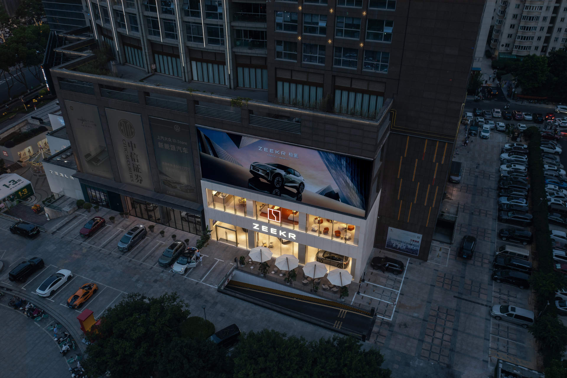 温暖舒适中融汇艺术与科技——极氪中心·温州财富中心店 / MOC DESIGN