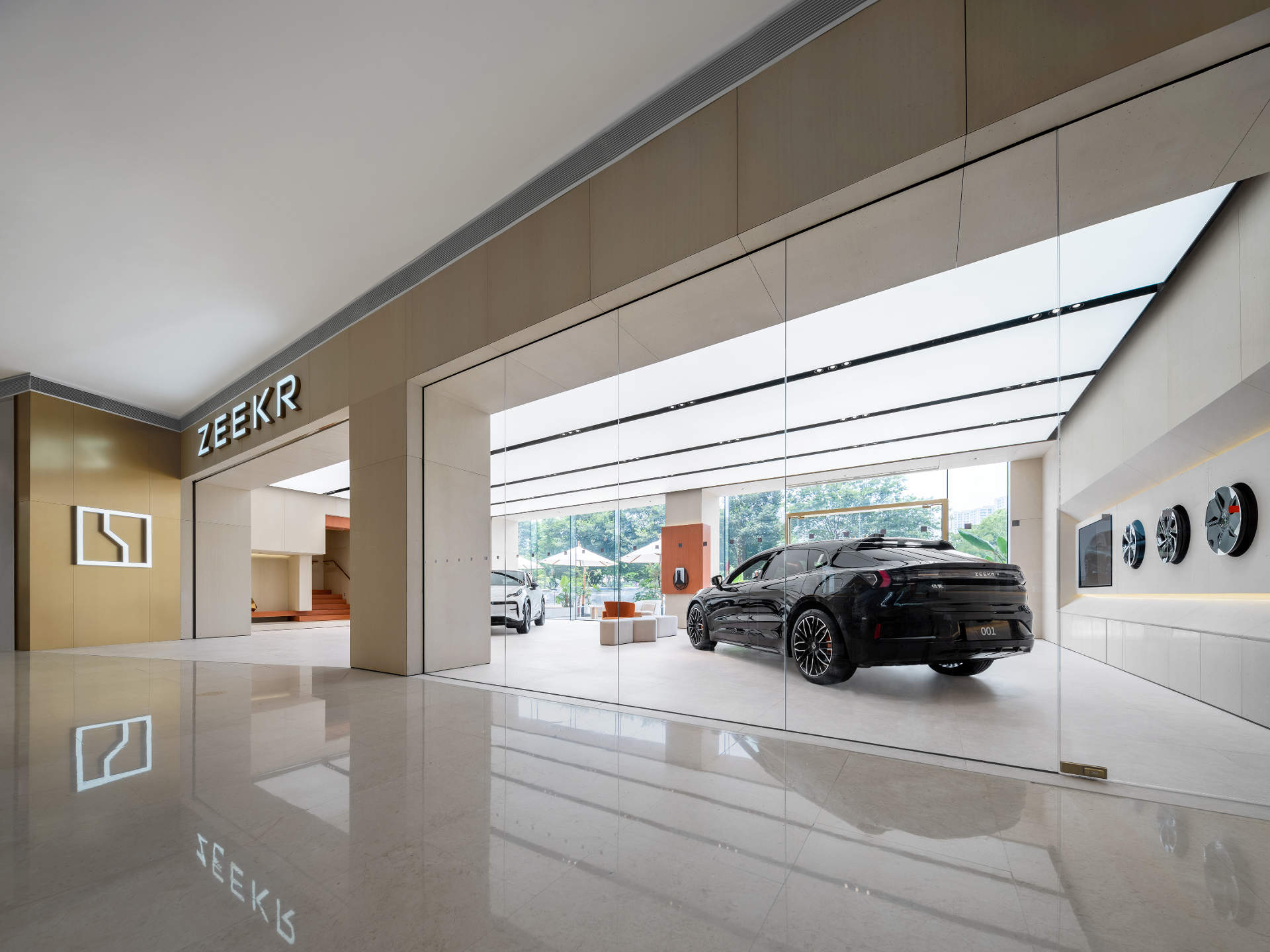 温暖舒适中融汇艺术与科技——极氪中心·温州财富中心店 / MOC DESIGN