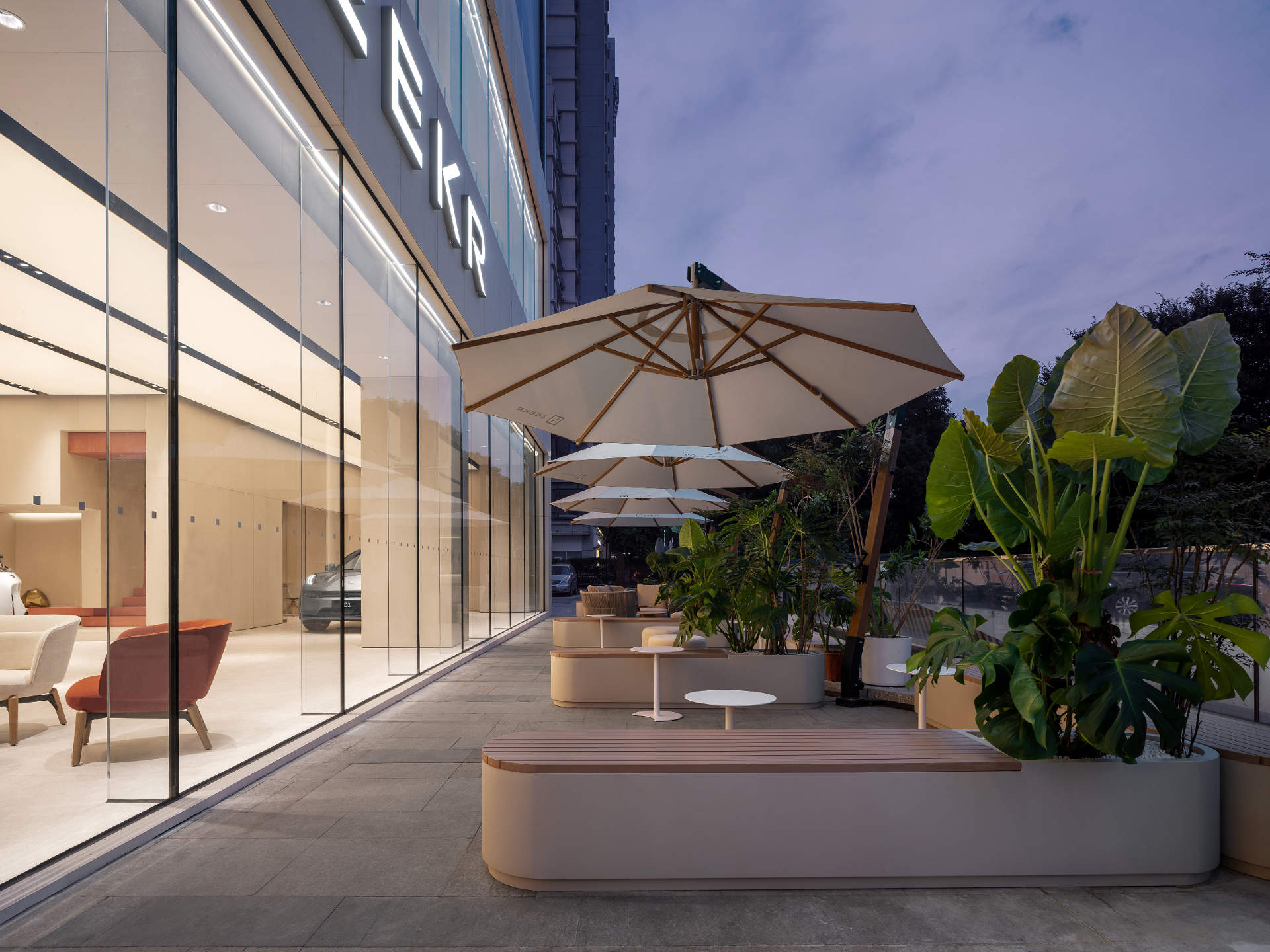 温暖舒适中融汇艺术与科技——极氪中心·温州财富中心店 / MOC DESIGN