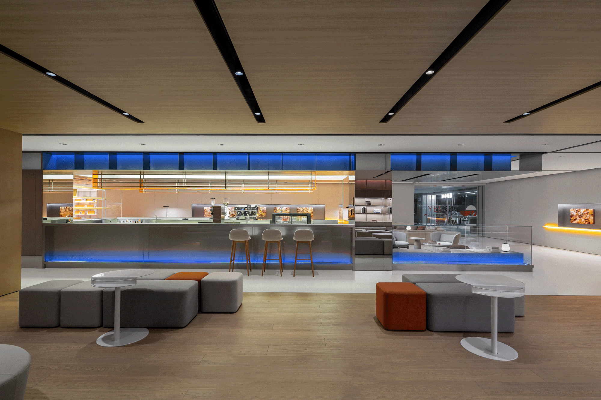 长沙五一广场极氪中心——橙色盒子与活力都市的共鸣 / MOC DESIGN