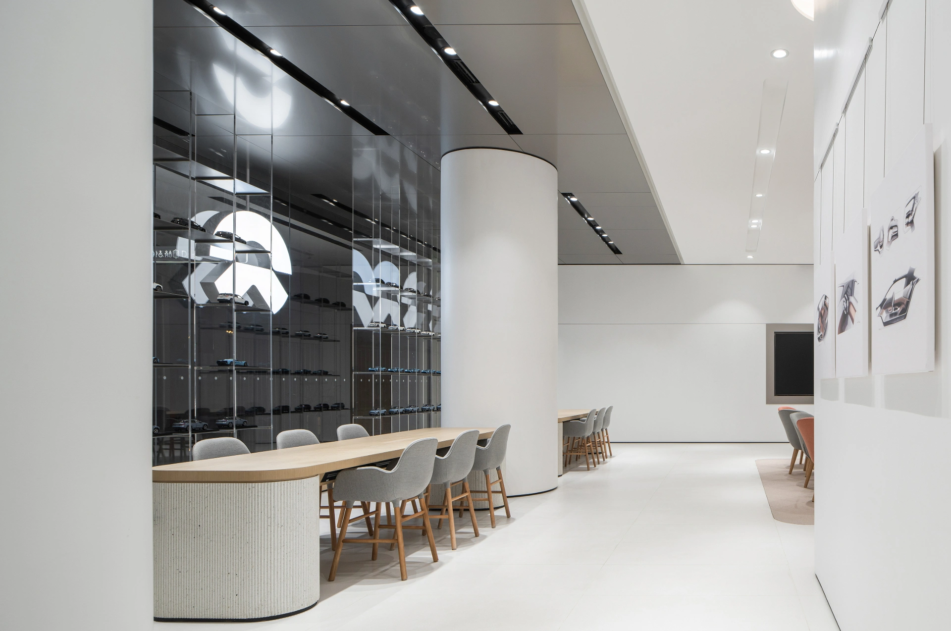 NIO House - 成都万象城蔚来中心:围绕艺廊构建社区 / MOC DESIGN