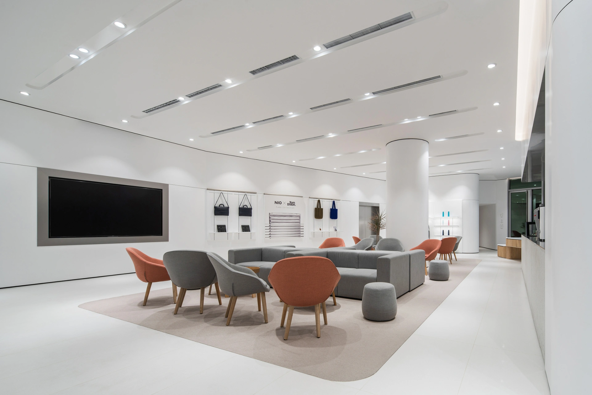 NIO House - 成都万象城蔚来中心:围绕艺廊构建社区 / MOC DESIGN